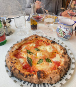 Trattoria Pizzeria La Lazzaraのクセになるマルゲリータピザ